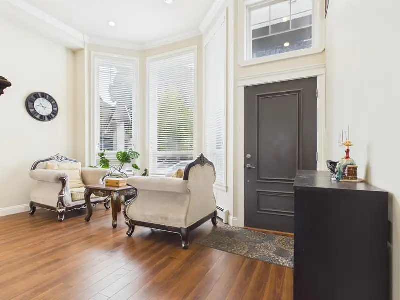 14585 59A AVENUE - photo 2 of 34