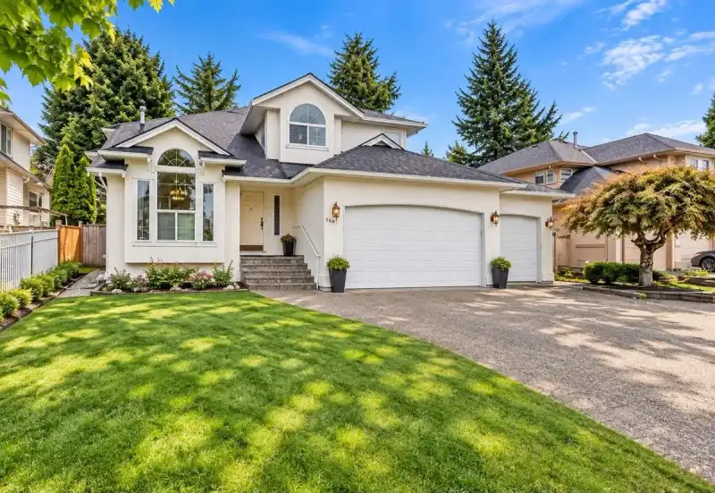 16089 80 AVENUE - photo 1 of 18