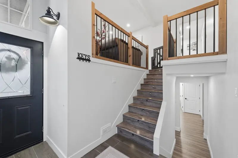 34694 BEVERLEY CRESCENT - photo 4 of 25