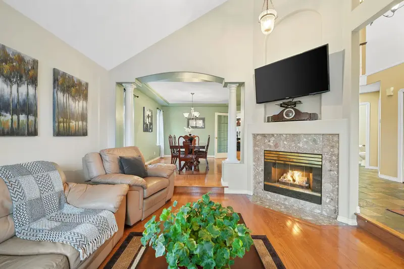 19066 63B AVENUE - photo 4 of 25