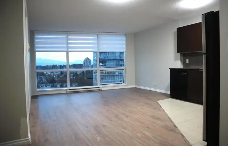 2206 13618 100 AVENUE - photo 2 of 5