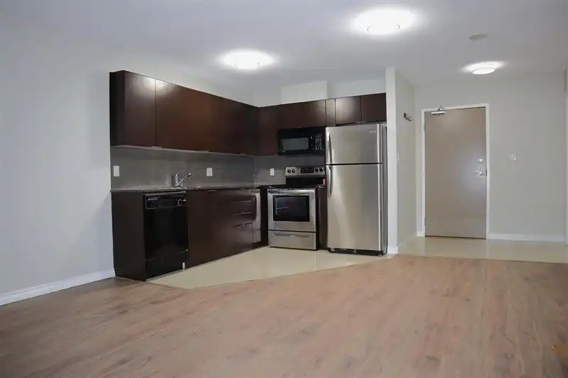 2206 13618 100 AVENUE - photo 3 of 5