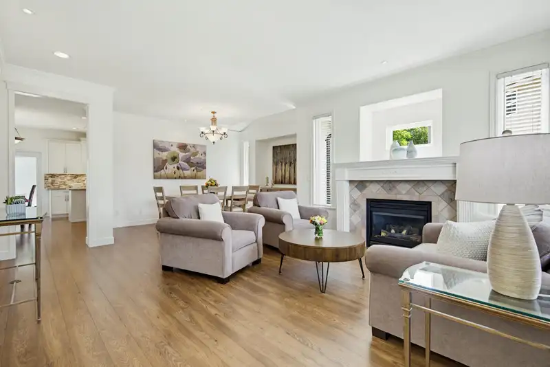 18158 68A AVENUE - photo 4 of 40