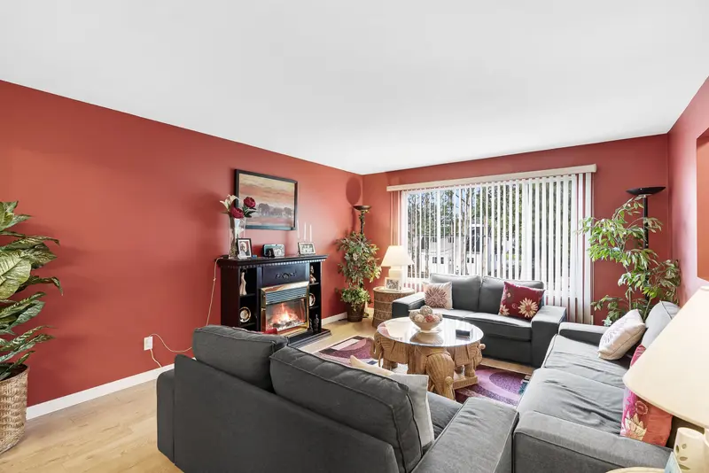 12486 113B AVENUE - photo 2 of 25