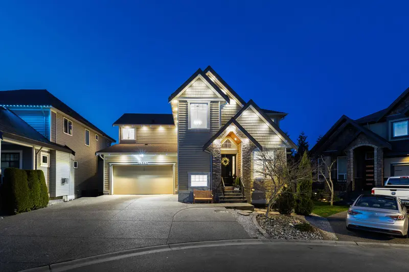 19685 71B AVENUE - photo 2 of 25