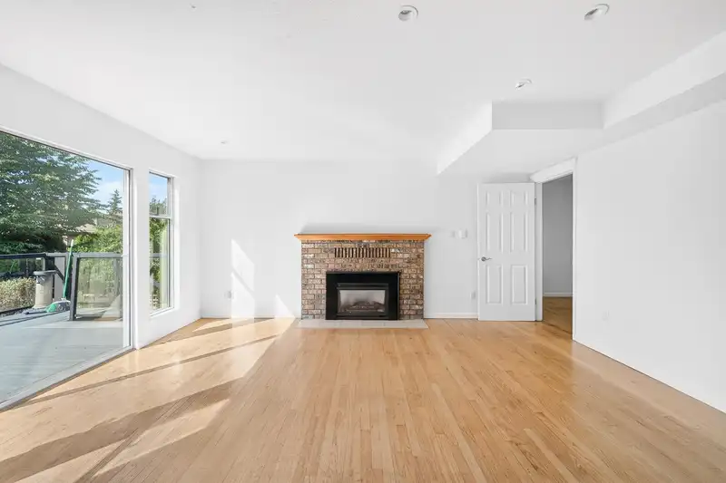 16290 78A AVENUE - photo 2 of 3