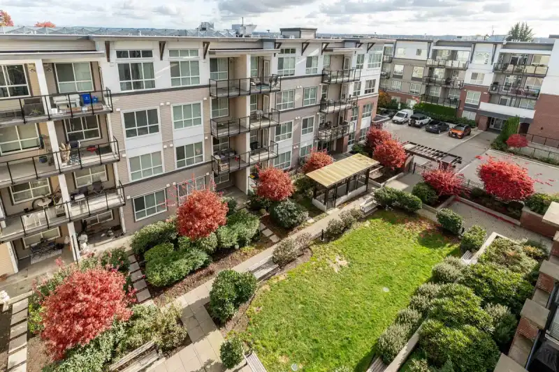 413 6468 195A STREET - photo 1 of 31