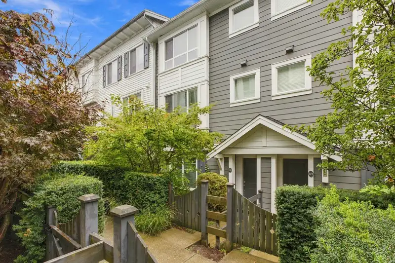 128 15230 GUILDFORD DRIVE - photo 1 of 40