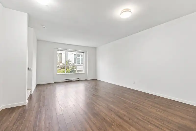 128 15230 GUILDFORD DRIVE - photo 2 of 40