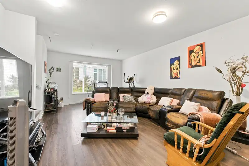 128 15230 GUILDFORD DRIVE - photo 4 of 40
