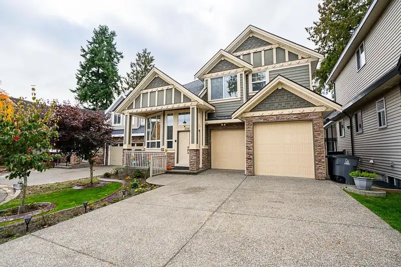5941 129B STREET - photo 1 of 40