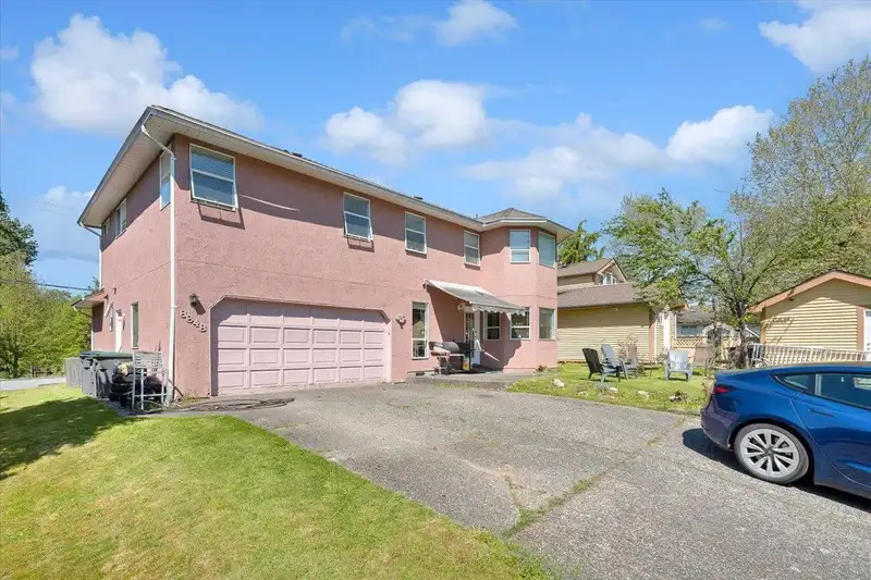8648 140 STREET - photo 2 of 26
