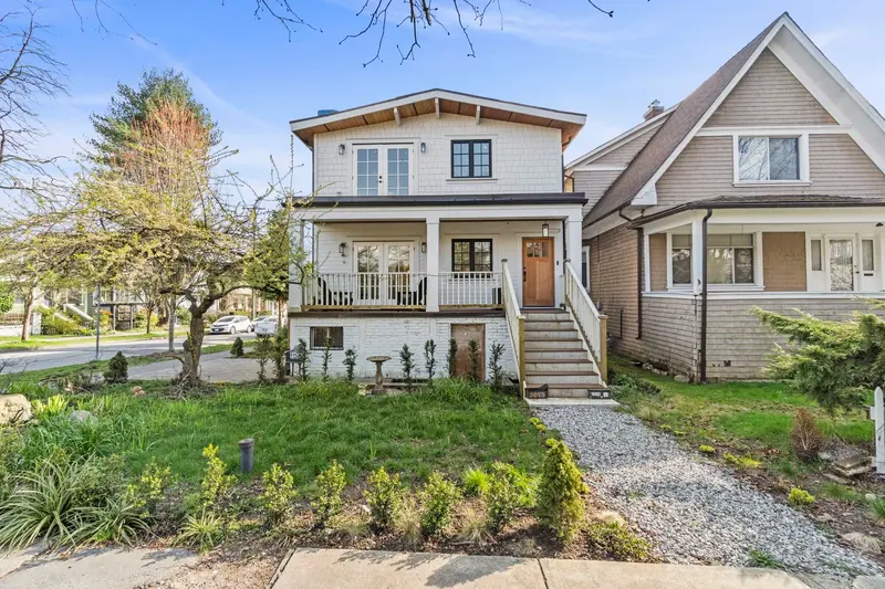 2072 KITCHENER STREET - photo 2 of 25