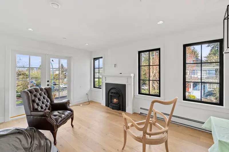 2072 KITCHENER STREET - photo 4 of 25