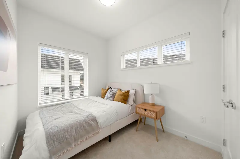 18 728 LEA AVENUE - photo 3 of 12