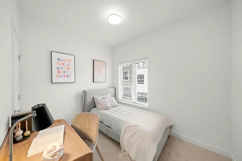 18 728 LEA AVENUE - photo 4 of 12