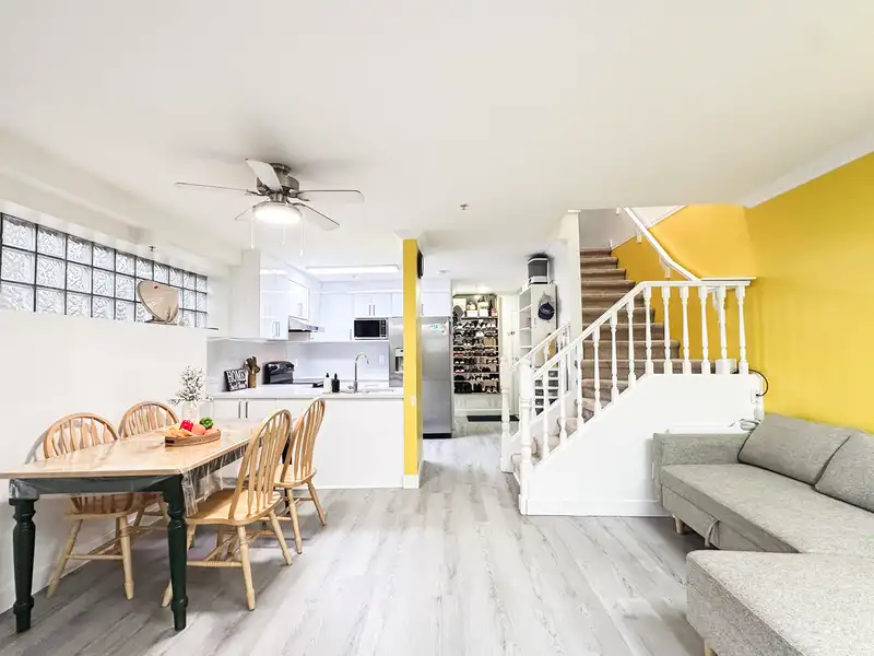 211 22356 MCINTOSH AVENUE - photo 1 of 25