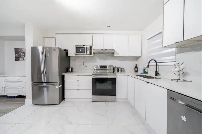 129 13710 67 AVENUE - photo 1 of 17