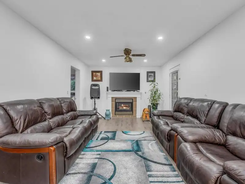 13831 80A AVENUE - photo 4 of 30