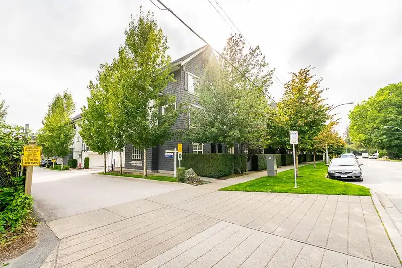 3 15152 91 AVENUE - photo 1 of 35
