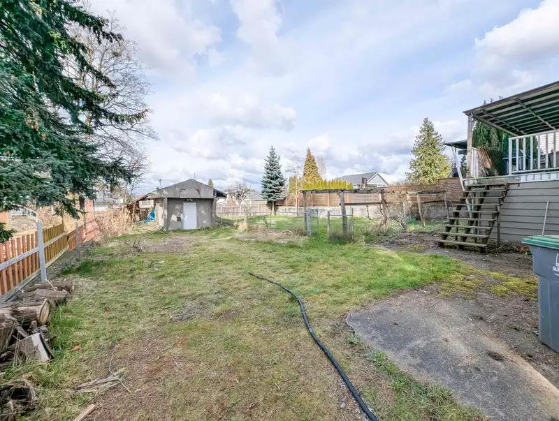 11623 96 AVENUE - photo 4 of 12