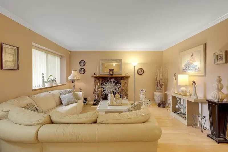 9145 122B STREET - photo 3 of 35