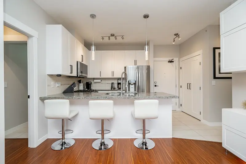 401 15918 26 AVENUE - photo 1 of 25