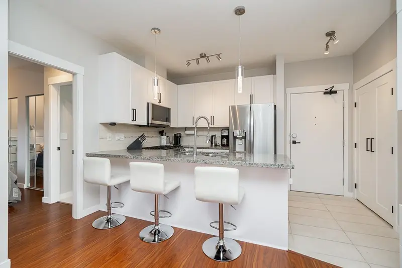 401 15918 26 AVENUE - photo 2 of 25