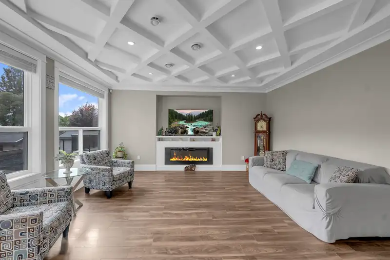 15648 82 AVENUE - photo 2 of 25