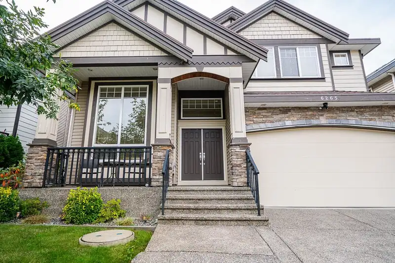 6265 141A STREET - photo 3 of 39