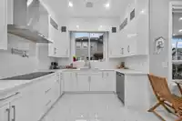 5947 140B STREET - thumbnail 10