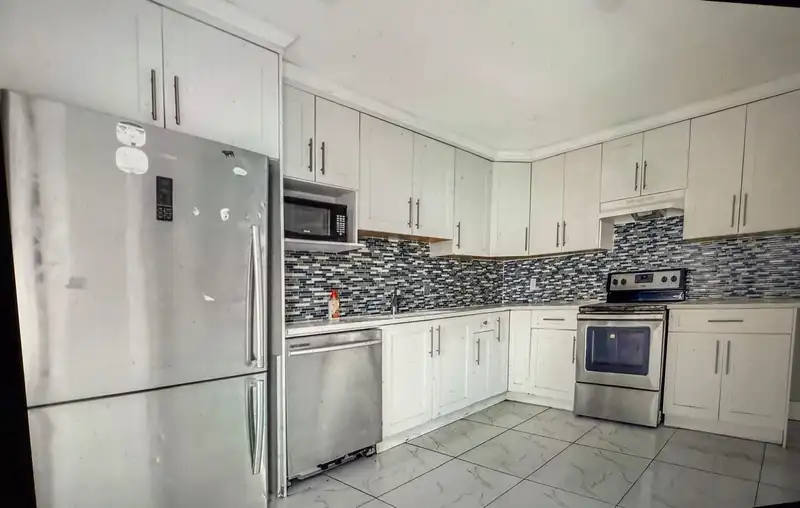 14782 107A AVENUE - photo 2 of 18