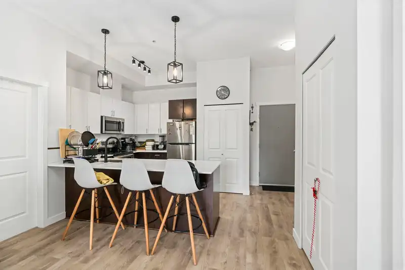 401 14960 102A AVENUE - photo 3 of 27