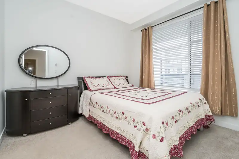 405 15835 85 AVENUE - photo 4 of 33
