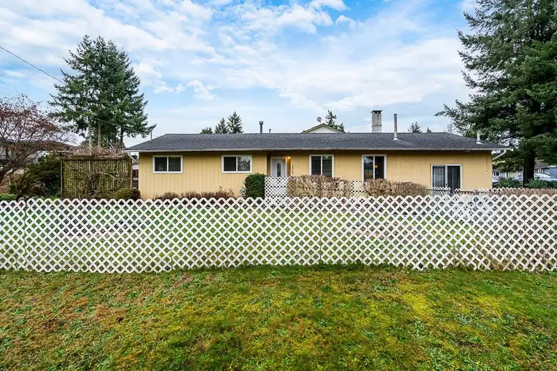 14747 90A AVENUE - photo 2 of 38