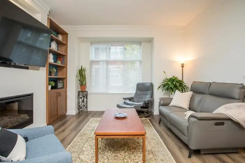 41 6956 193 STREET - photo 3 of 25