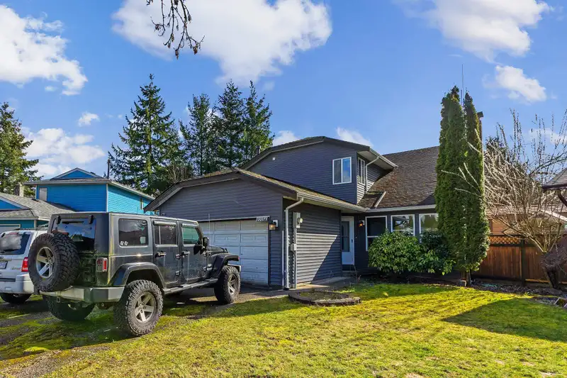 15556 96B AVENUE - photo 1 of 32