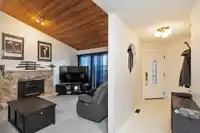 15556 96B AVENUE - thumbnail 2
