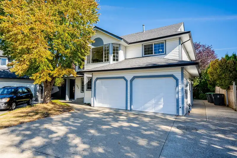 5966 186 STREET - photo 1 of 40
