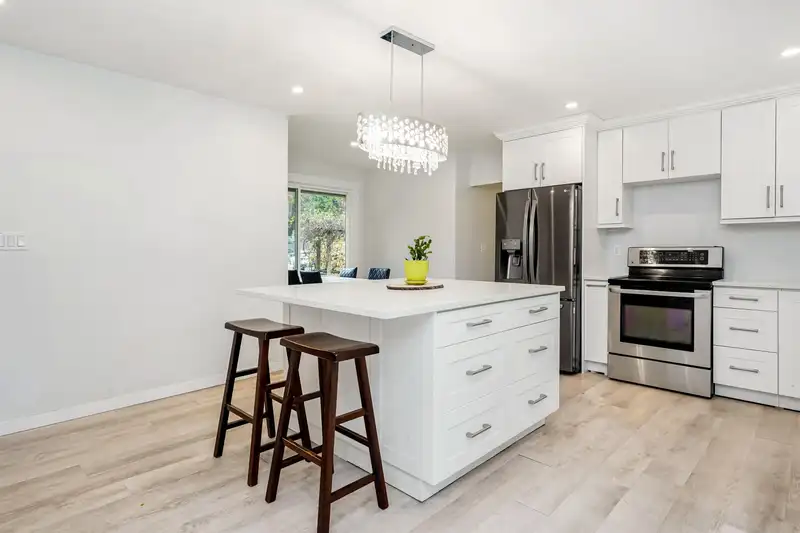 10390 158B STREET - photo 3 of 29