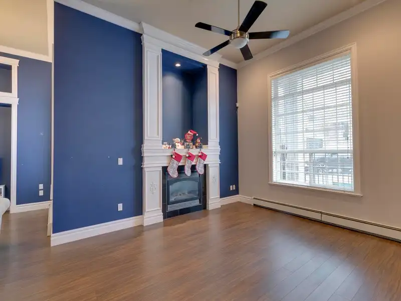 13598 89 AVENUE - photo 3 of 40