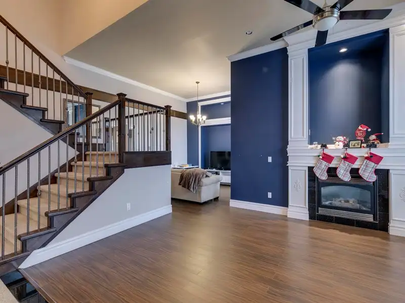 13598 89 AVENUE - photo 4 of 40