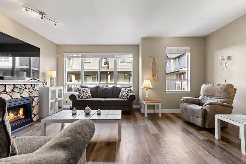 12 16772 61 AVENUE - photo 3 of 19