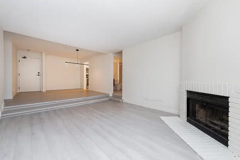 3209 13827 100 AVENUE - photo 2 of 35