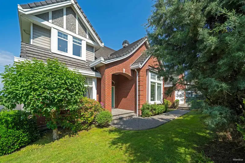 16495 111 AVENUE - photo 2 of 40