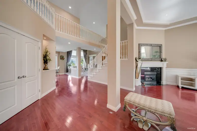 16495 111 AVENUE - photo 3 of 40