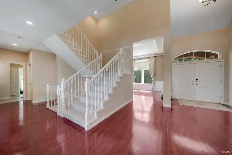 16495 111 AVENUE - photo 4 of 40