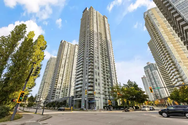 2611 13696 100 AVENUE - photo 1 of 16