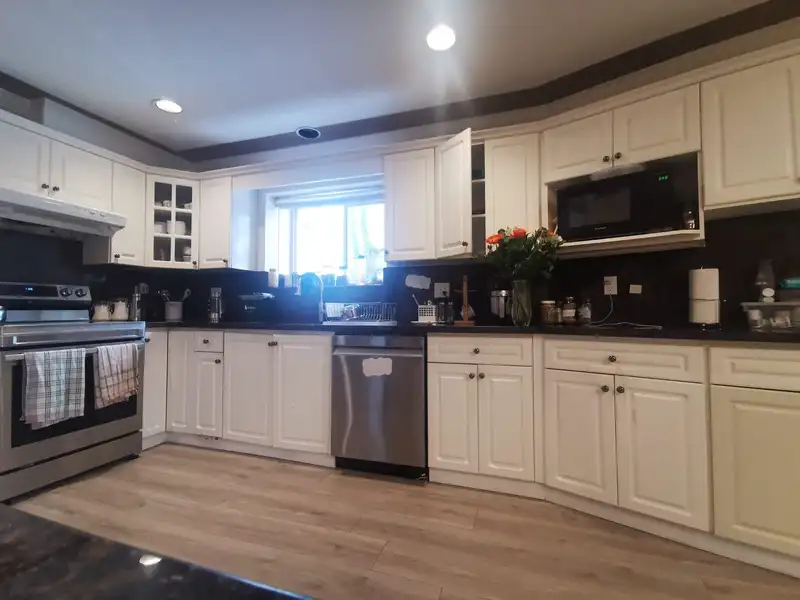 6641 123 STREET - photo 2 of 11