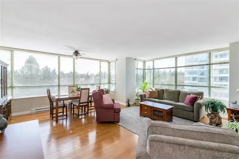 505 15038 101 AVENUE - photo 4 of 25